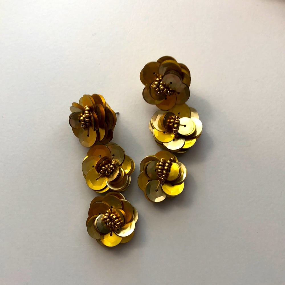 Gold sequin flower earrings